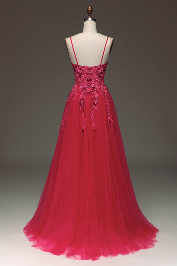 Tirantes finos Un vestido de fiesta rojo con apliques
